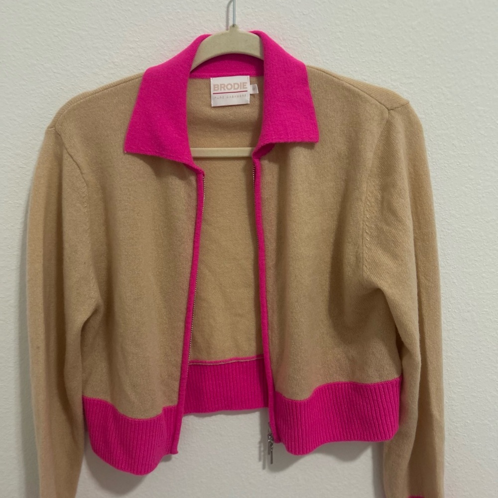 Brodie Cashmere Sweater in Vibrant Pink and Tan